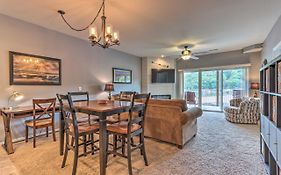 Idyllic Camdenton Condo With Community Pool And Lake!