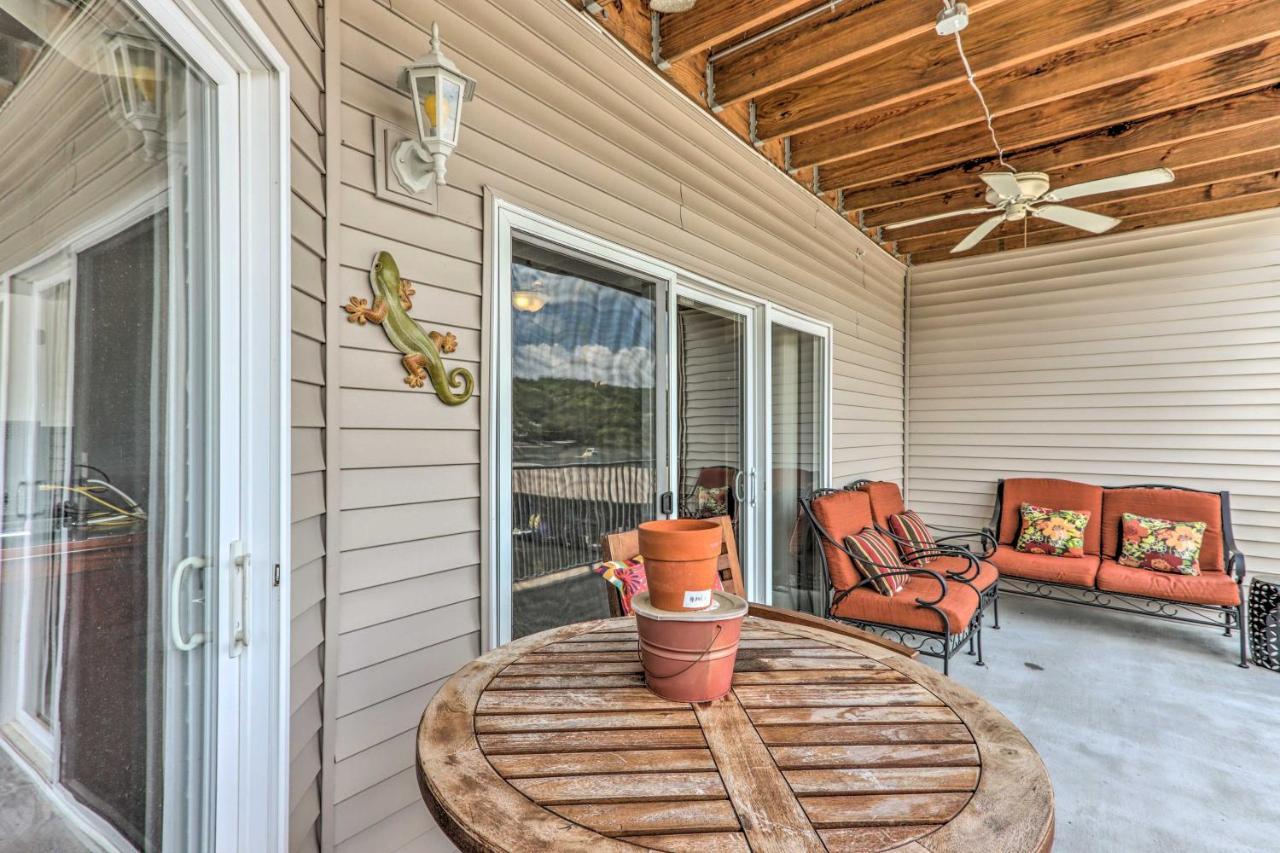 Idyllic Camdenton Condo With Community Pool And Lake! Exterior photo