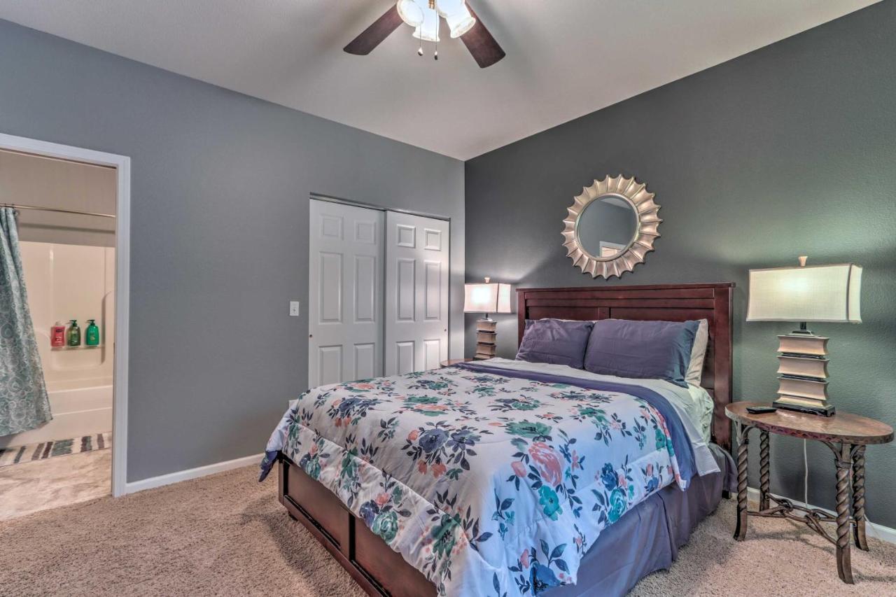 Idyllic Camdenton Condo With Community Pool And Lake! Exterior photo